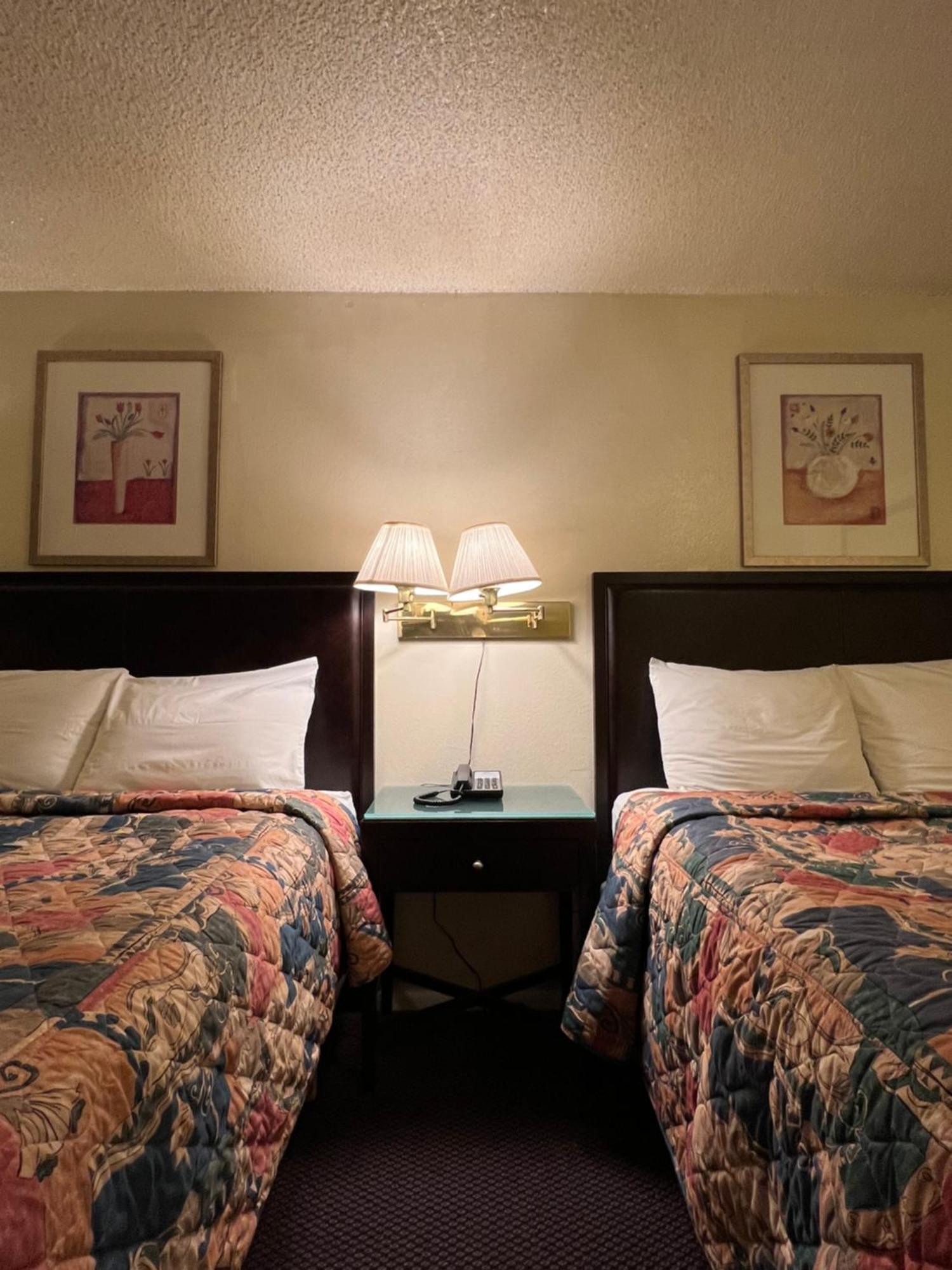 Columbus Motor Inn Seattle Room photo