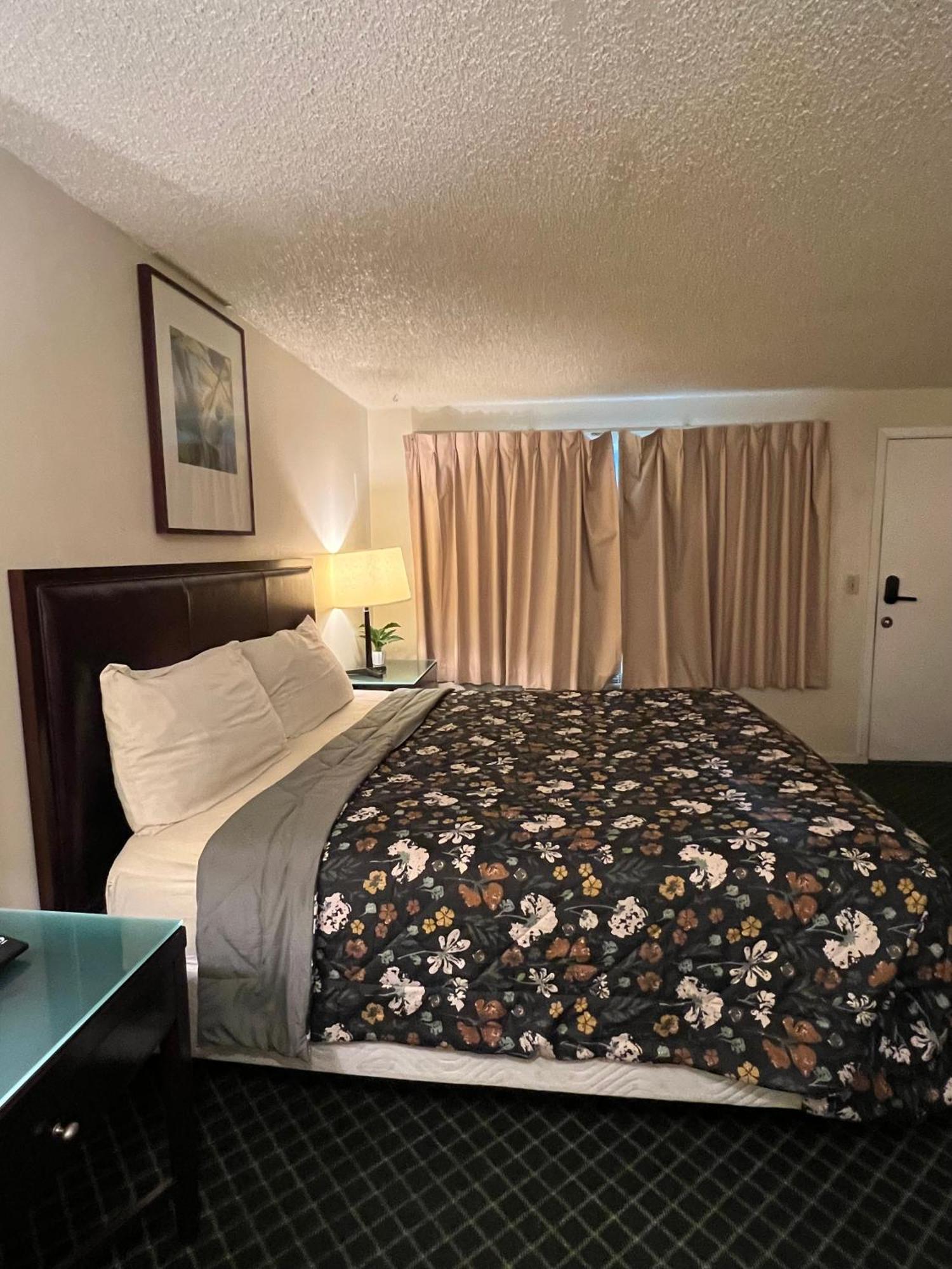 Columbus Motor Inn Seattle Room photo