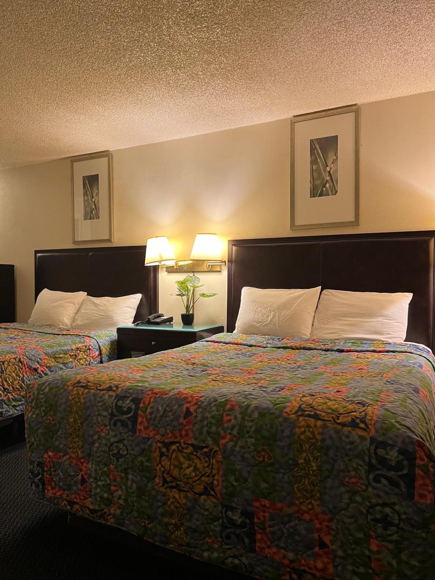 Columbus Motor Inn Seattle Room photo